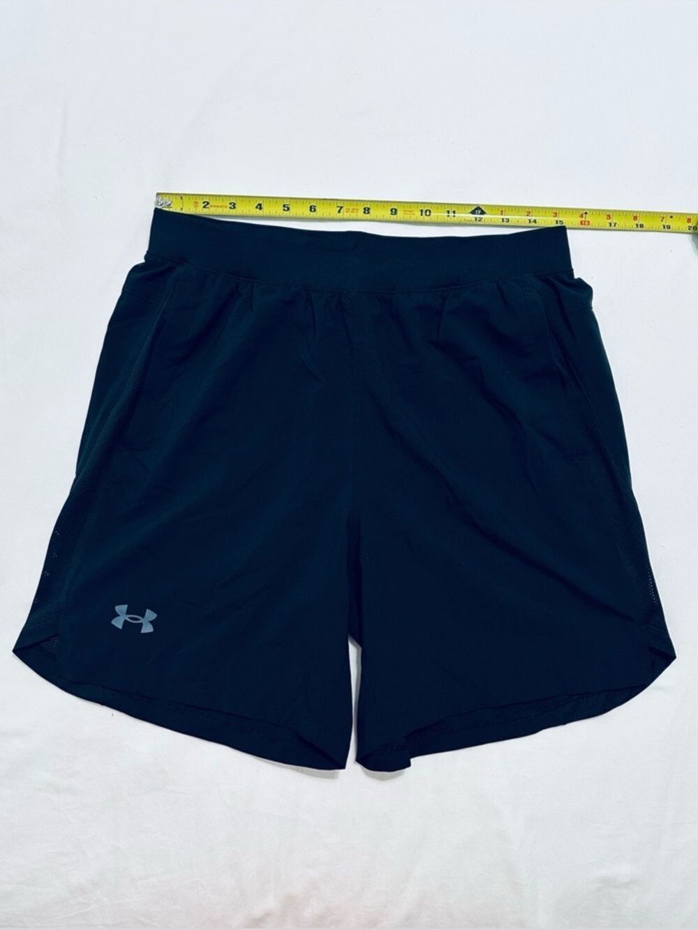 WOMENS UNDER ARMOUR HEATGEAR 7” BLACK LOGO SHORTS LARGE ATHLETIC ATHLEISURE GYM - Picture 4 of 11